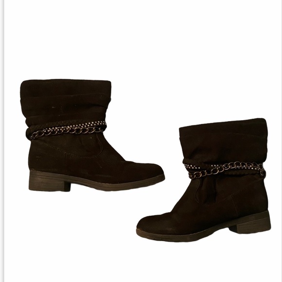 BLACK SHORT FLAT BOOTS - Picture 2 of 3